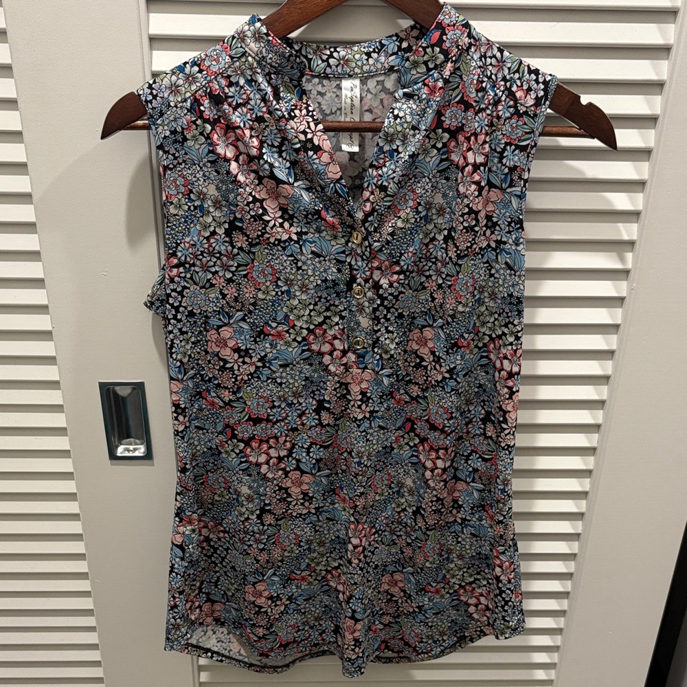 Floral Button-Up Sleeveless Blouse